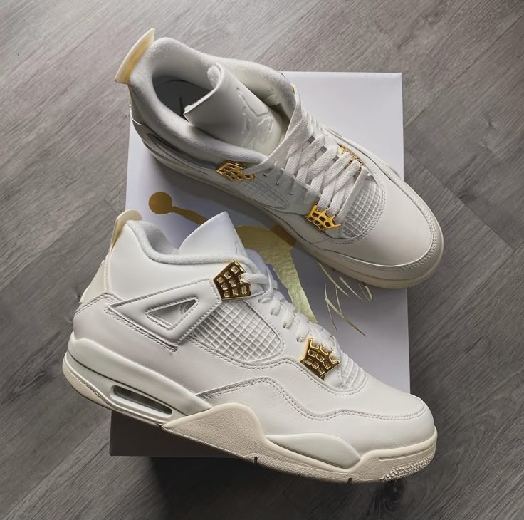 J4 Sail Metallic Gold