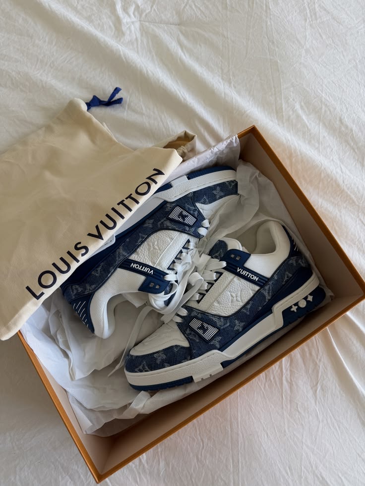 LV Trainer Navy