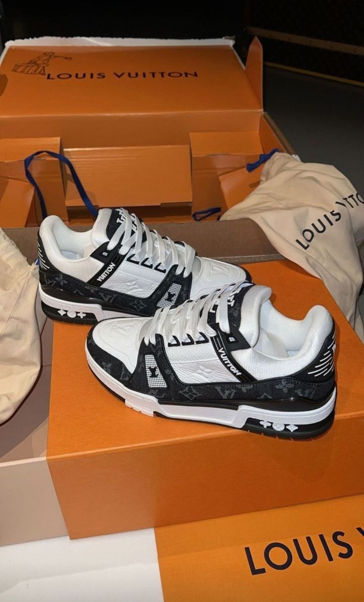 LV Trainer Blk