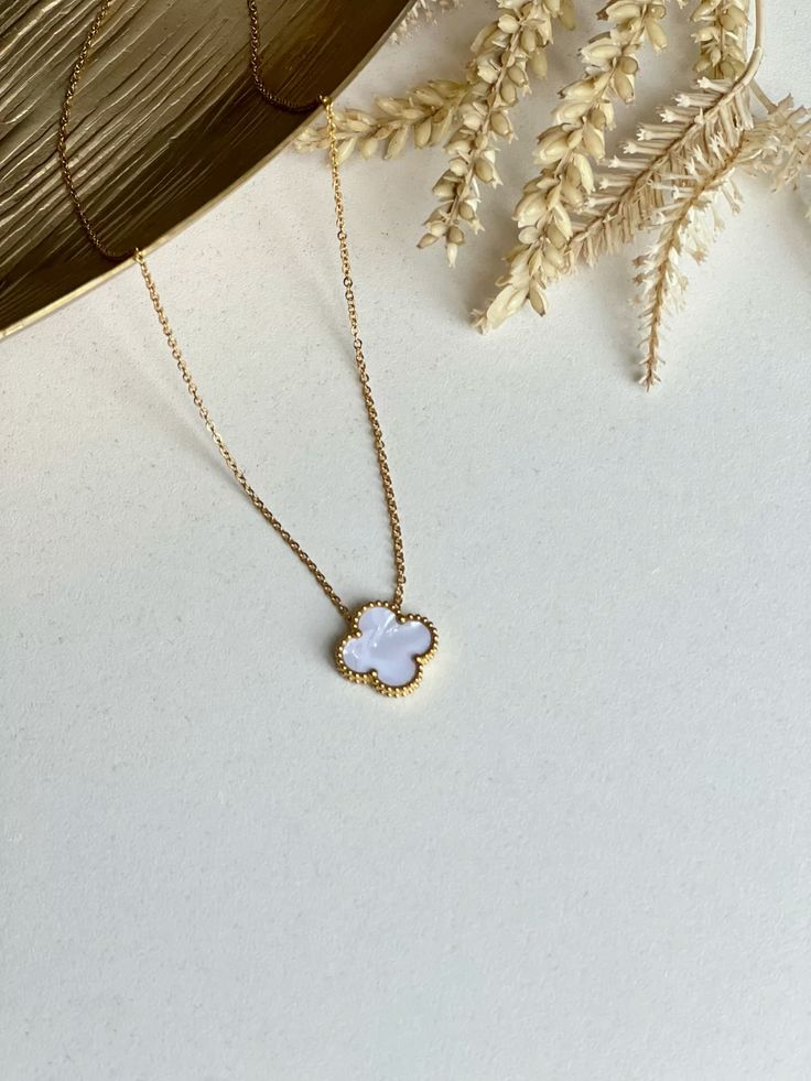Single Clover White Necklace