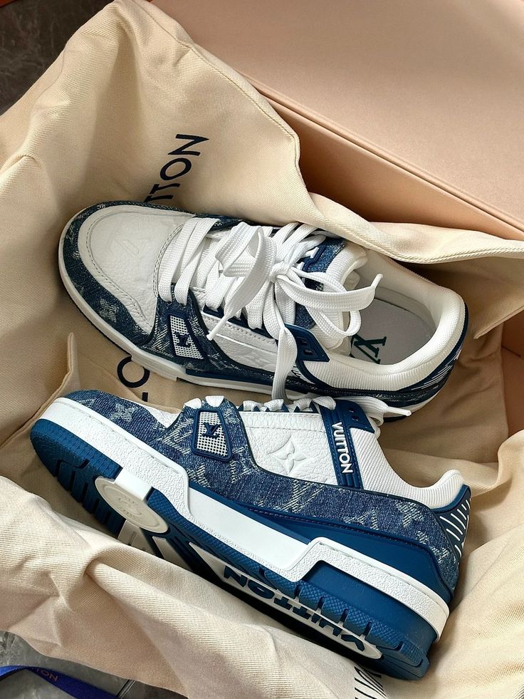 LV Trainer Navy