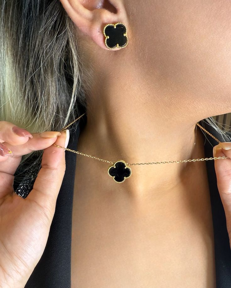 Single Clover Black Necklace