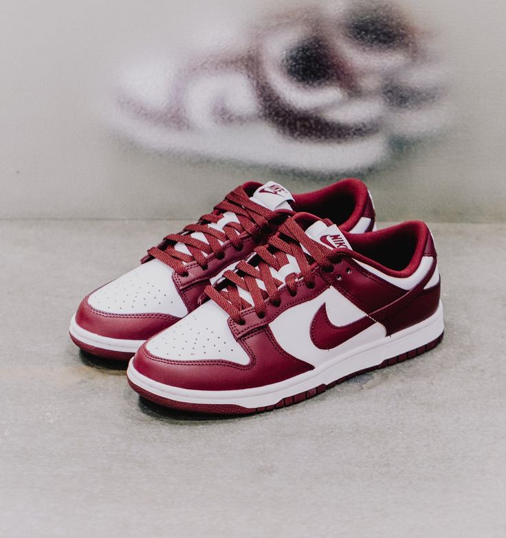 Dunk Low Retro Maroon