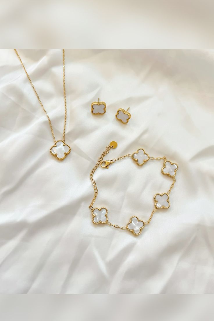 Single Clover White Necklace
