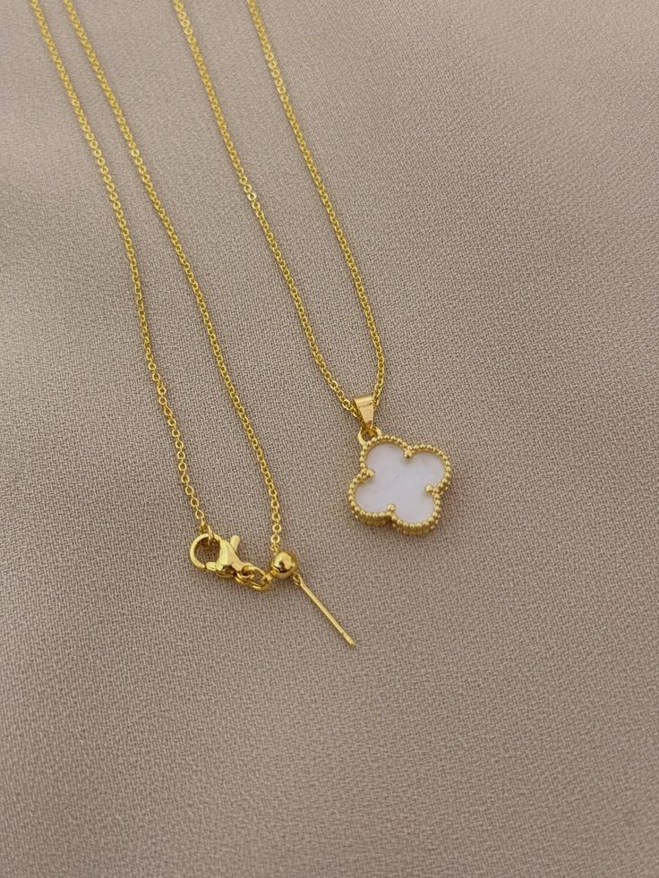 Single Clover White Necklace