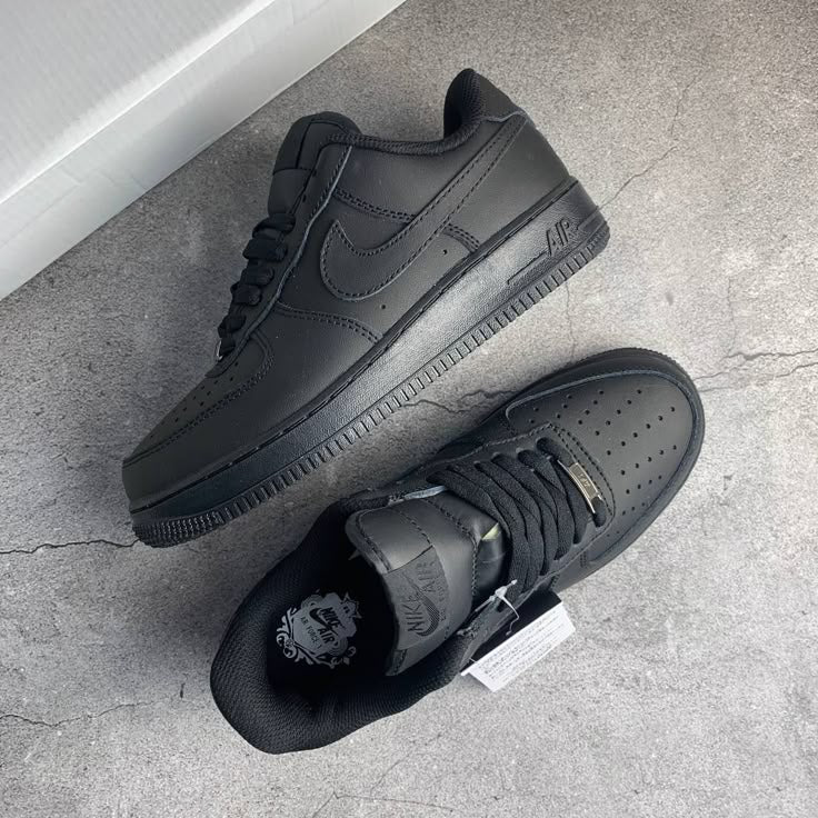 Air Force Black Low Force