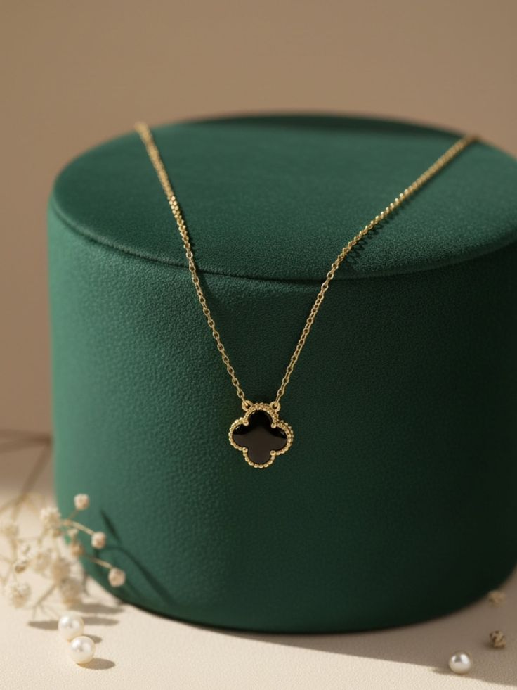 Single Clover Black Necklace