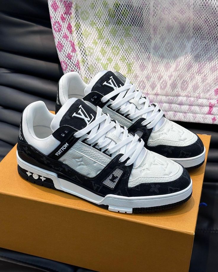 LV Trainer Blk