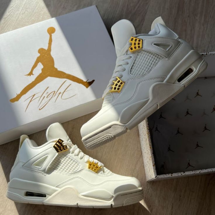 J4 Sail Metallic Gold